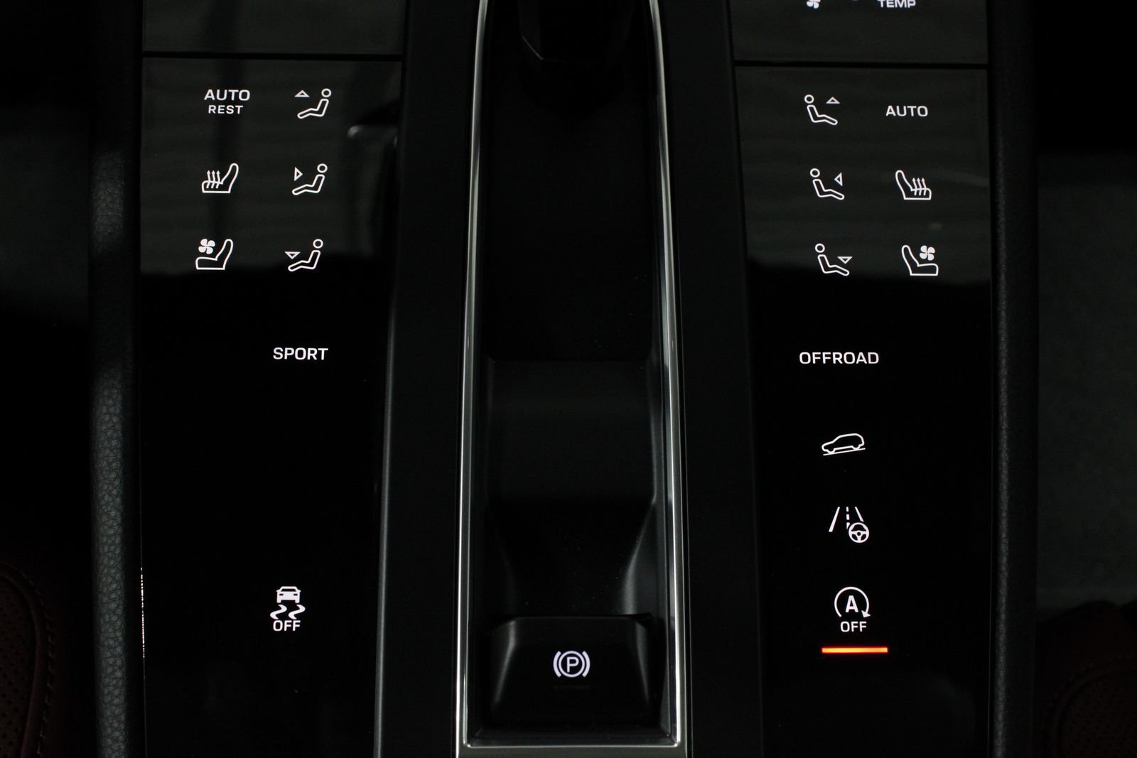 Certified 2025 Porsche Macan AWD/4WD image 29