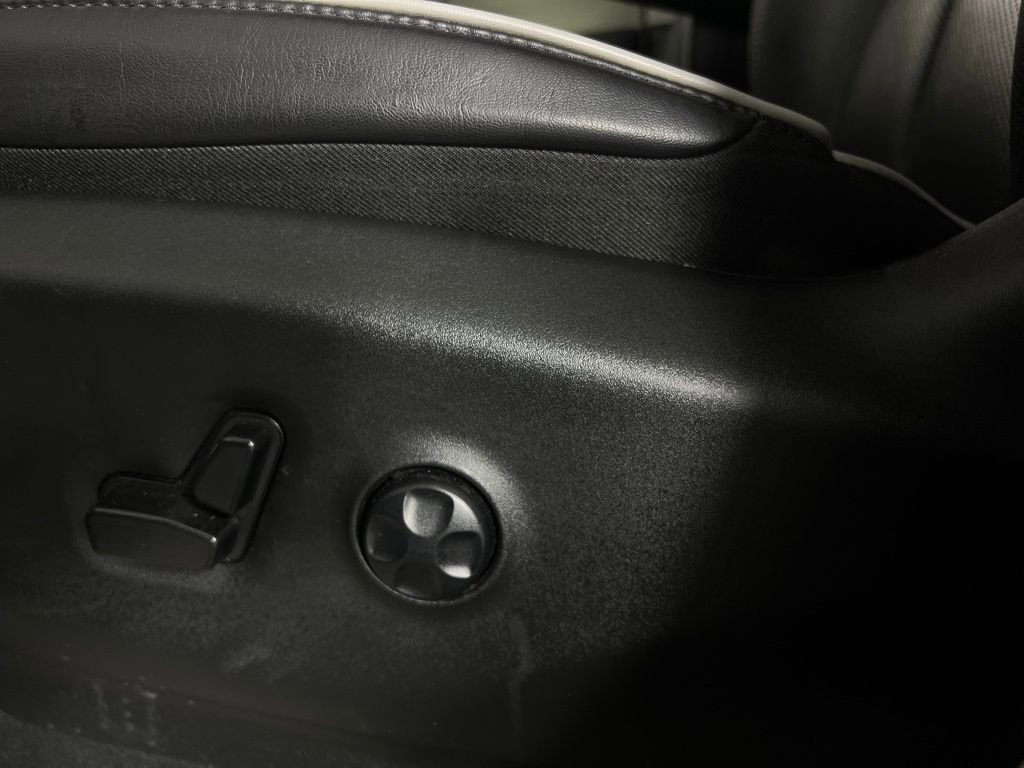 Certified 2024 Chrysler Pacifica Limited image 22