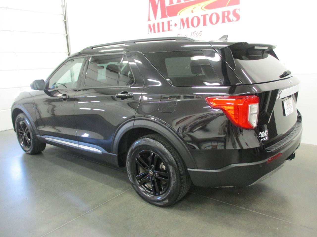 Used 2023 Ford Explorer XLT w/ Equipment Group 202A image 4