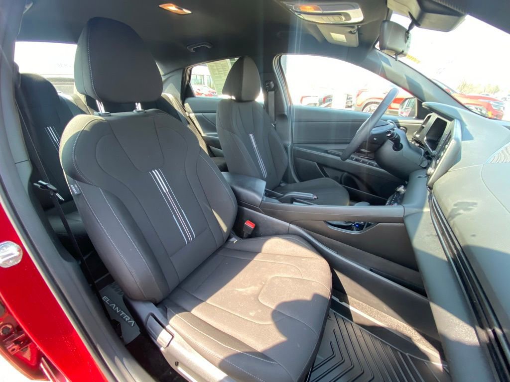 Used 2025 Hyundai Elantra Sport FWD image 26