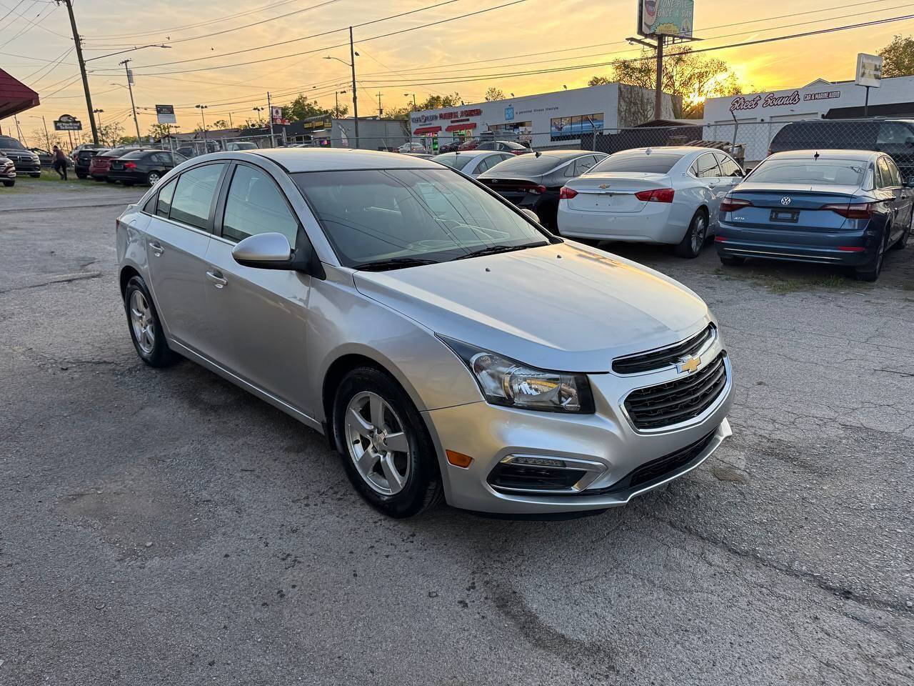 Used 2015 Chevrolet Cruze LT FWD image 7