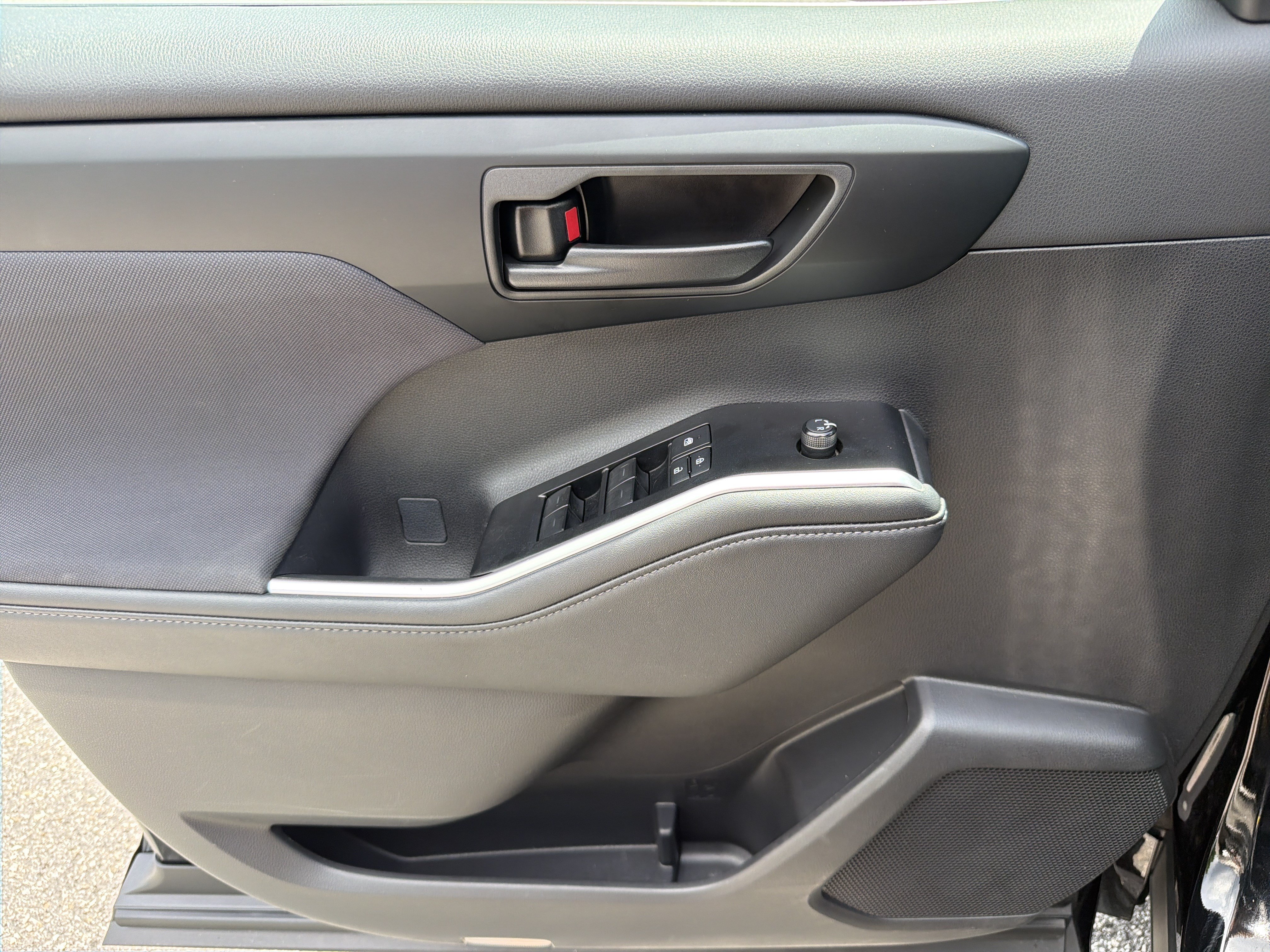 Certified 2025 Toyota Highlander LE FWD image 20
