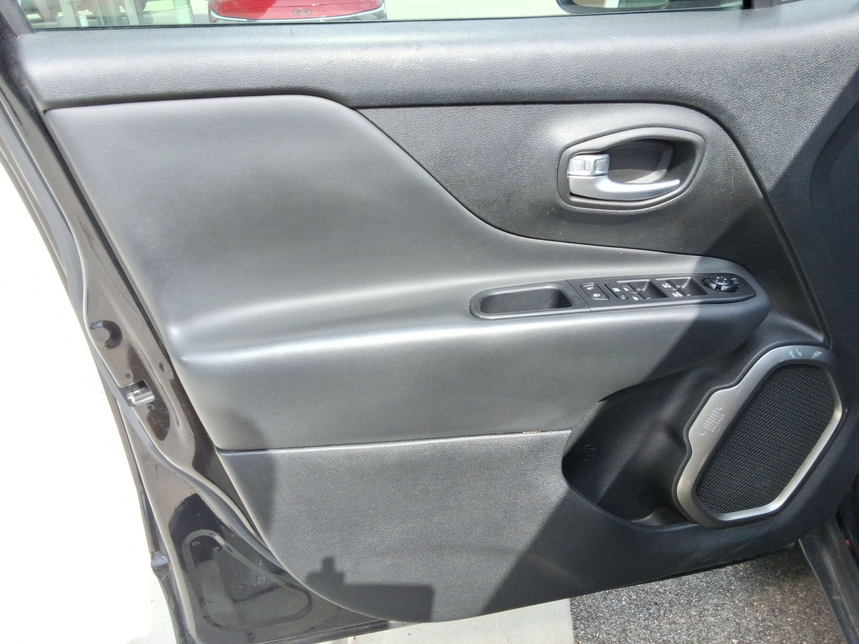 Used 2019 Jeep Renegade Limited w/ UConnect 8.4 Nav Group AWD/4WD image 22