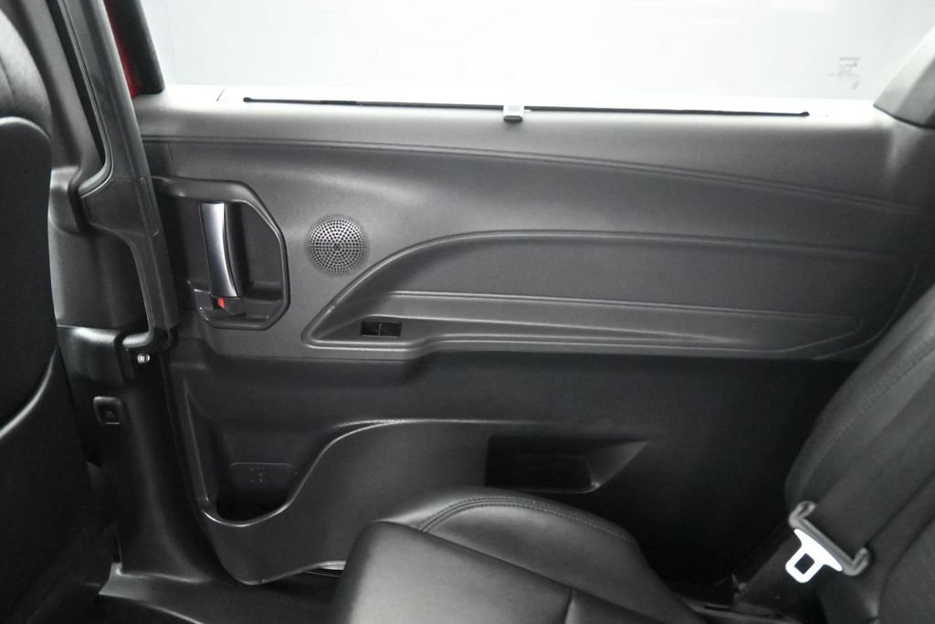 Used 2021 Toyota Sienna XSE FWD image 33