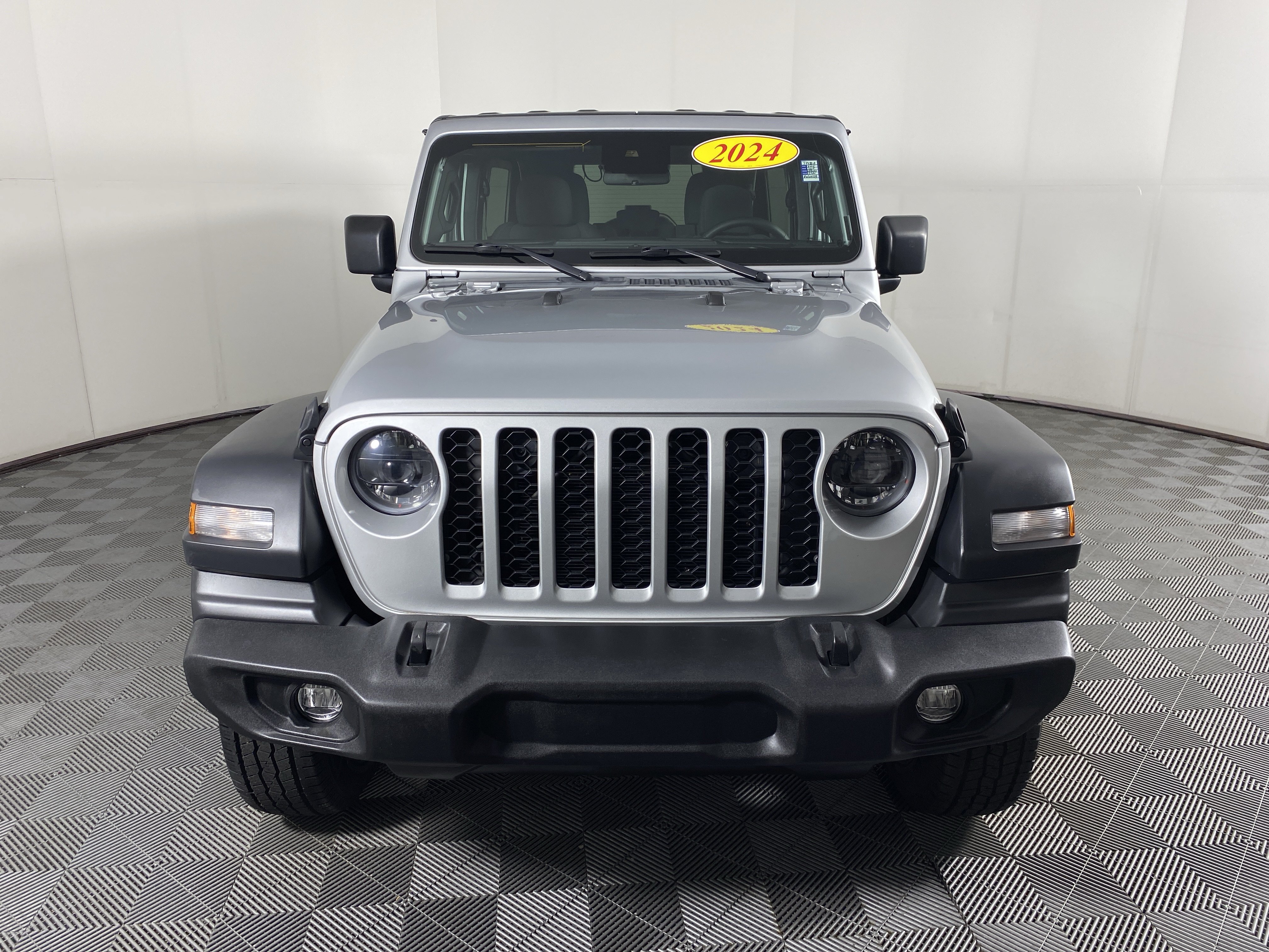 Used 2024 Jeep Wrangler Unlimited Sport AWD/4WD image 12