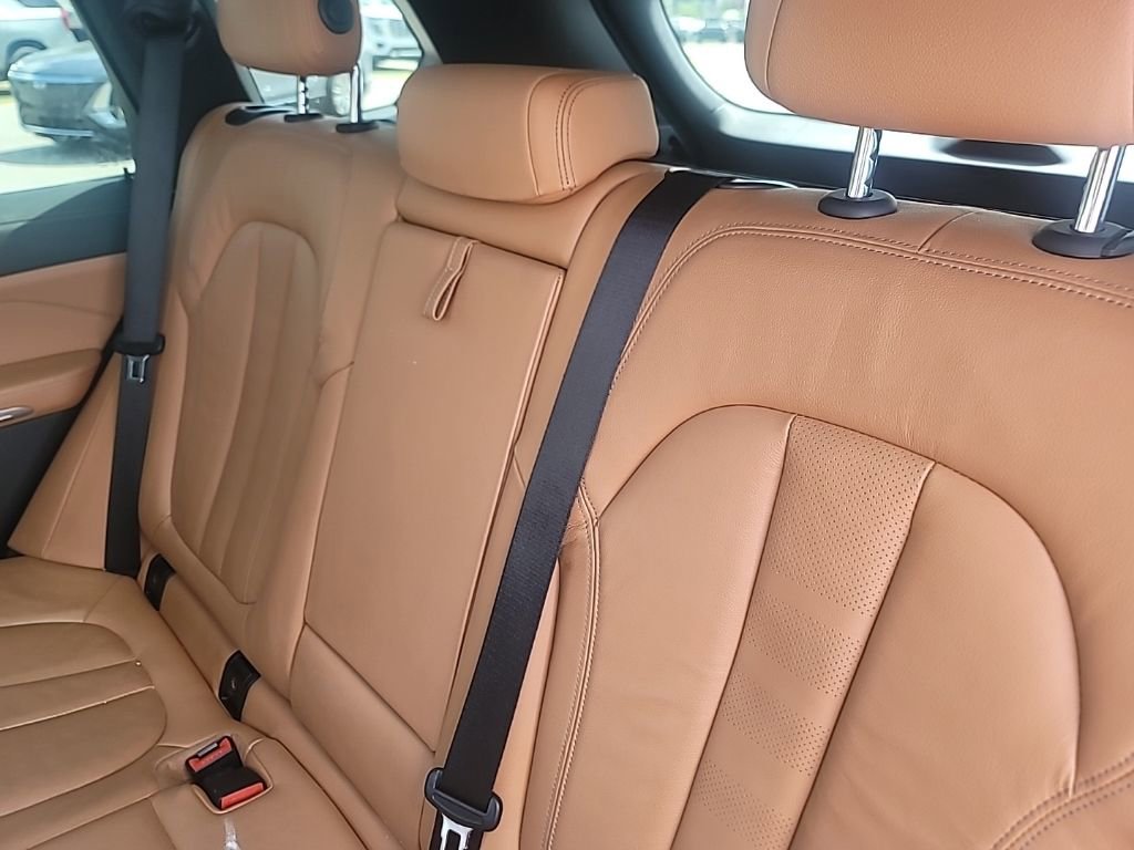 Used 2022 BMW X5 xDrive40i w/ M Sport Package image 9