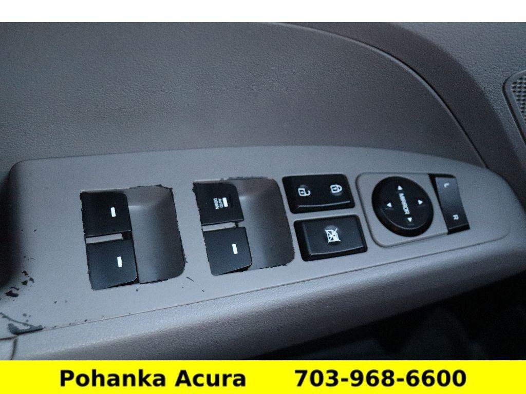 Used 2017 Hyundai Elantra SE image 18