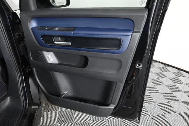 New 2025 Volkswagen ID. Buzz Pro S RWD image 13