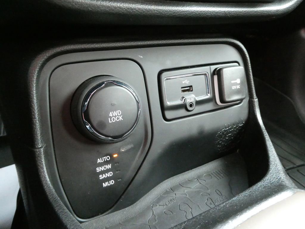 Used 2016 Jeep Renegade Limited AWD/4WD image 26