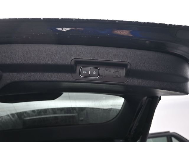 Used 2023 Ford Explorer XLT w/ Equipment Group 202A image 7