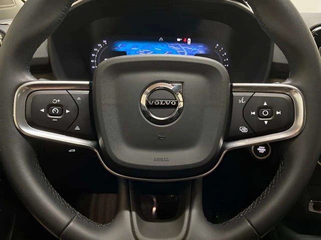 Used 2025 Volvo XC40 B5 Plus AWD/4WD image 35