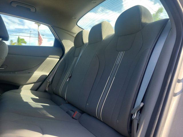 Certified 2023 Hyundai Elantra SEL w/ Convenience Package image 7