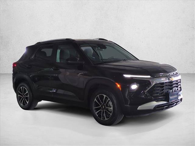 Used 2025 Chevrolet TrailBlazer LT FWD image 3