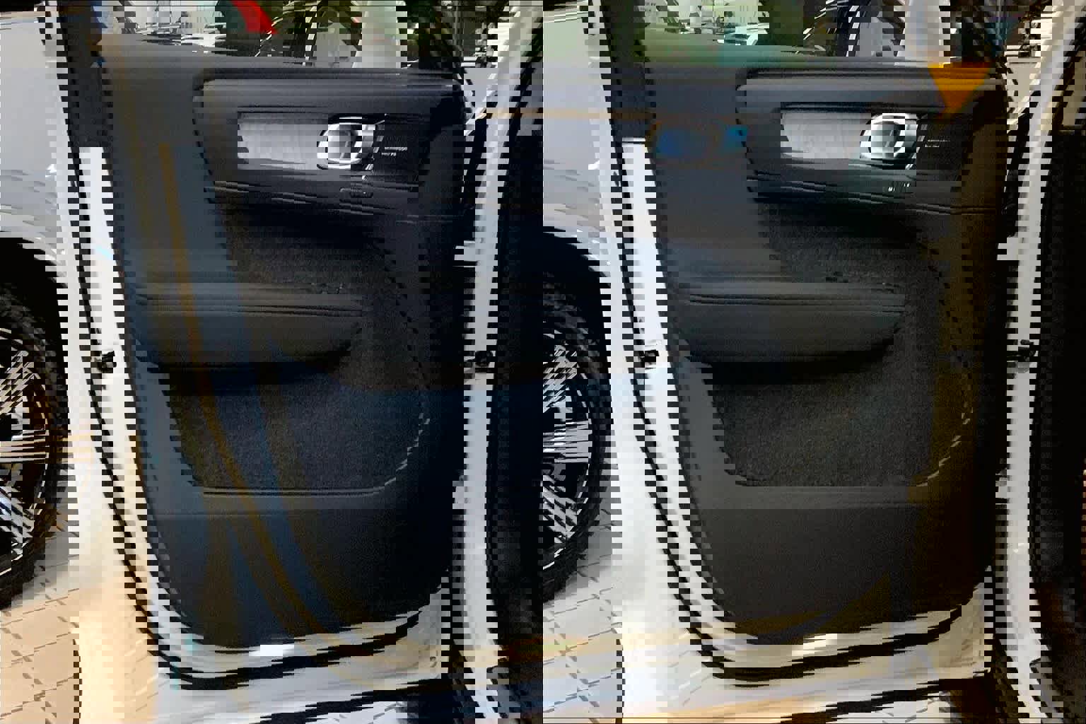 New 2025 Volvo XC40 B5 Ultra w/ Protection Package Premier image 11