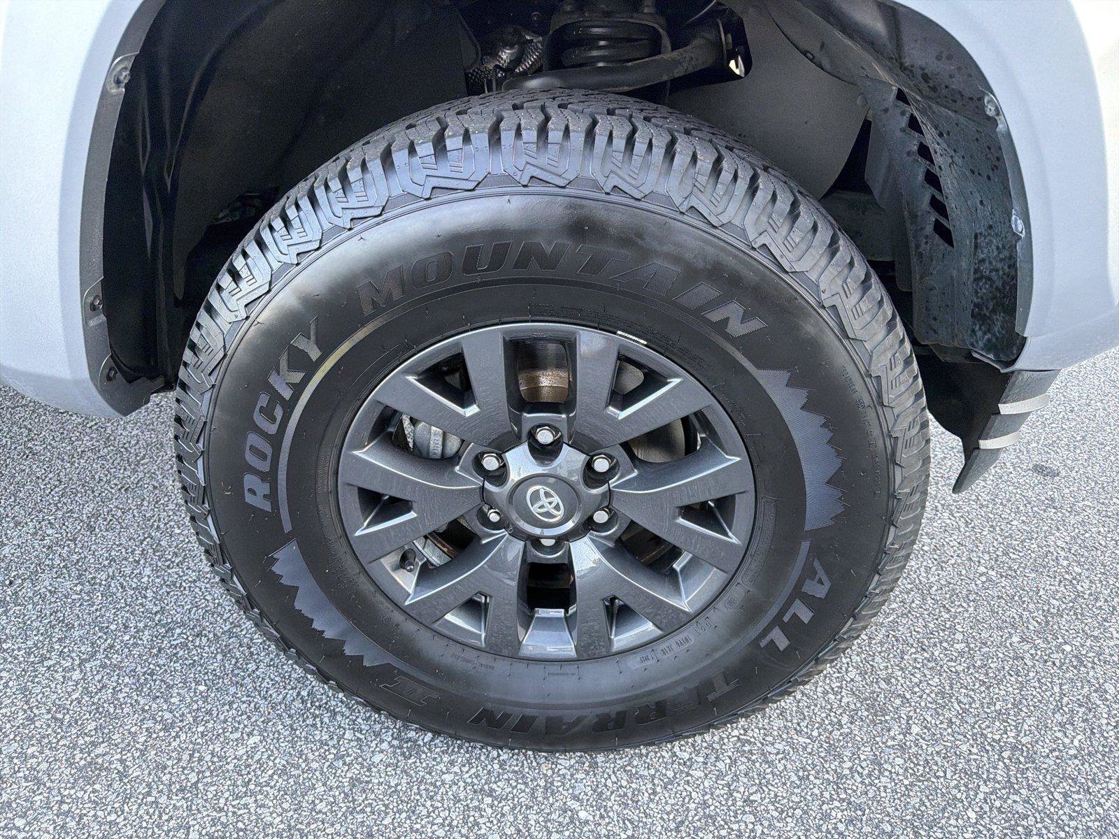 Used 2022 Toyota Tacoma SR5 w/ Technology Package RWD image 11