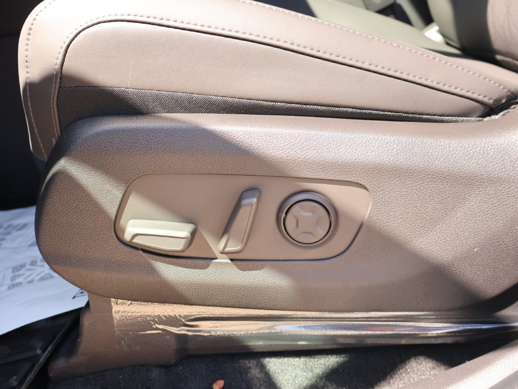 New 2027 Kia Carnival SX w/ Dark Edition Package FWD image 26