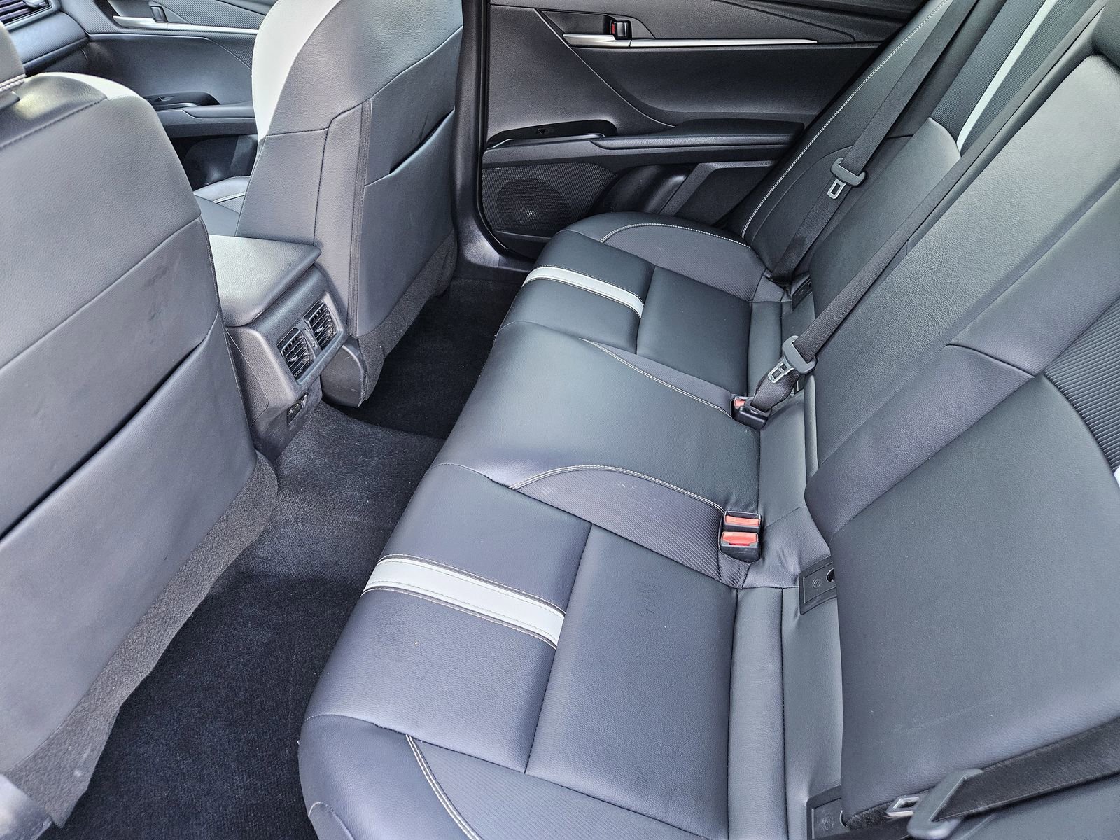 Used 2025 Toyota Camry SE w/ Convenience Package image 34