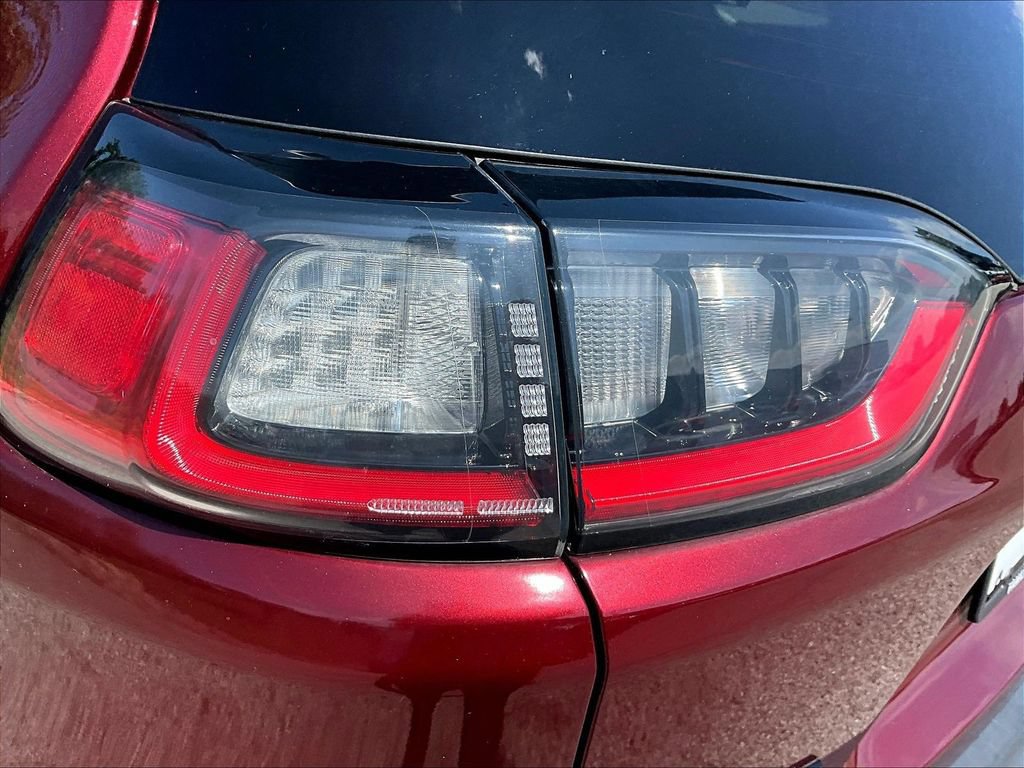 Used 2019 Jeep Cherokee Latitude Plus AWD/4WD image 27