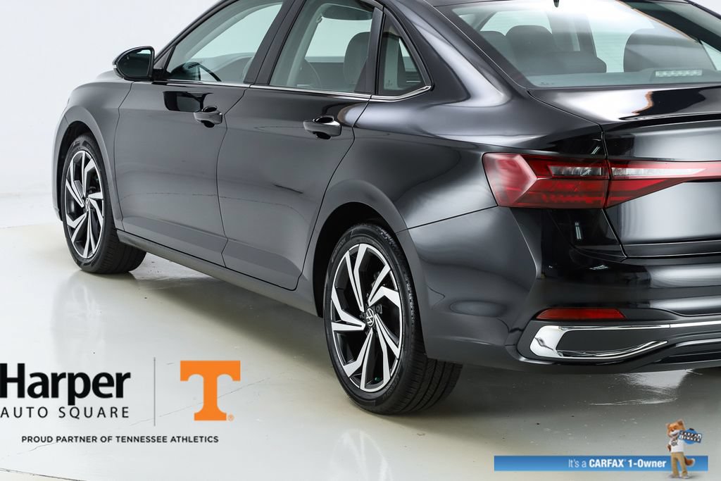 Used 2025 Volkswagen Jetta SEL FWD image 8