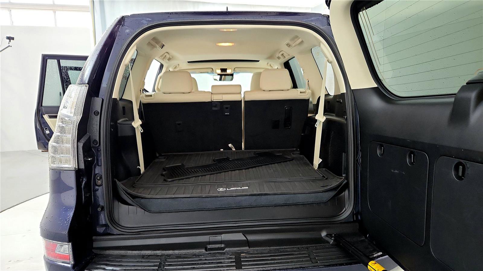 Used 2023 Lexus GX 460 Premium w/ Premium Package image 20