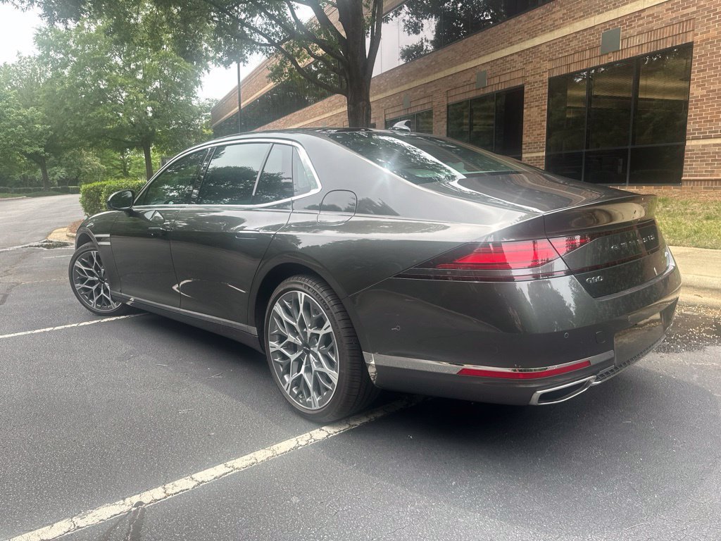 Used 2025 Genesis G90 3.5T AWD/4WD image 3