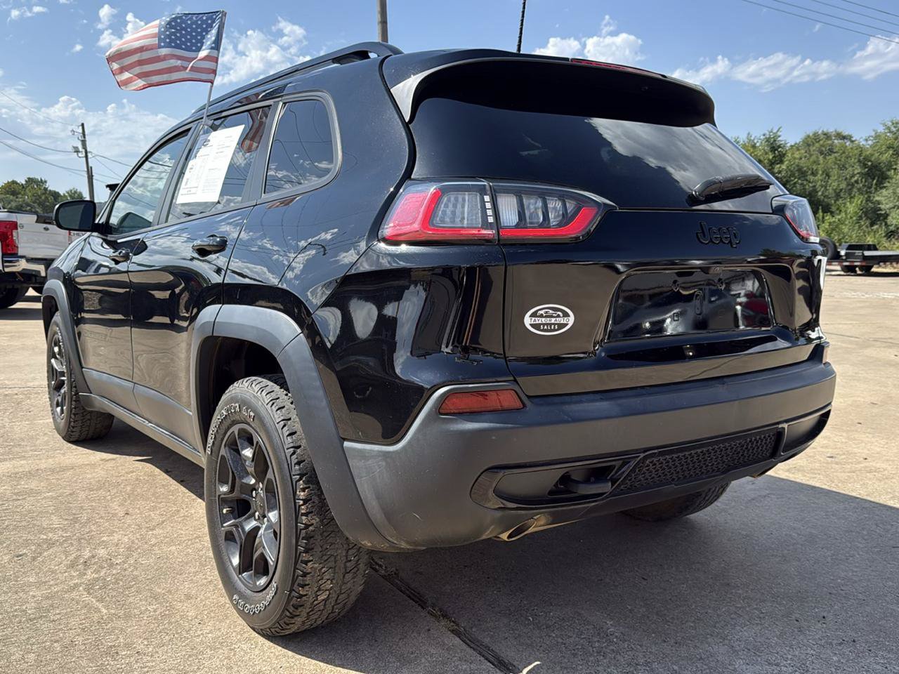 Used 2022 Jeep Cherokee Latitude AWD/4WD image 8