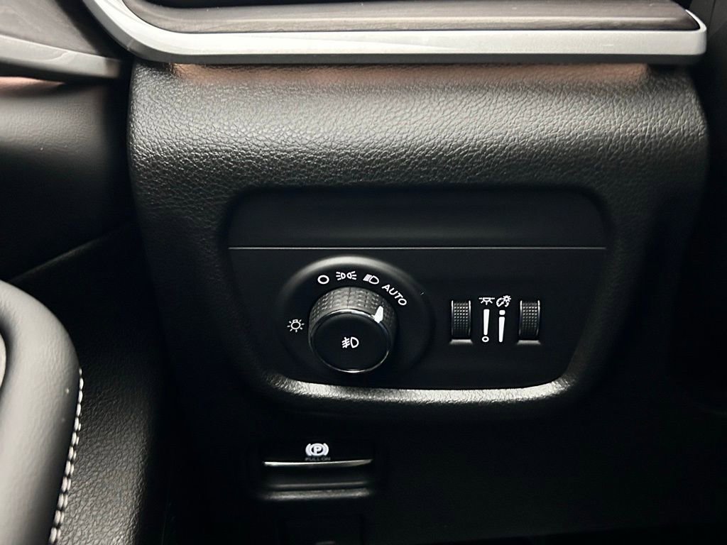 New 2025 Jeep Grand Cherokee L Limited image 14