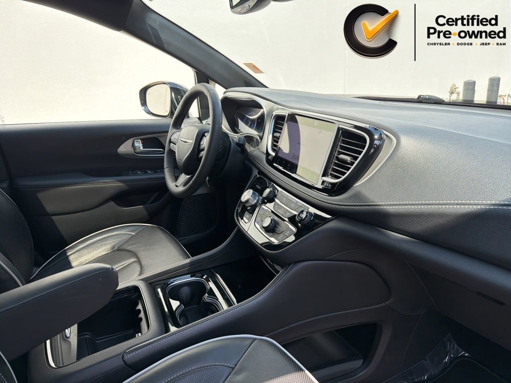Certified 2023 Chrysler Pacifica Limited w/ Uconnect Theater Family Group AWD/4WD image 47