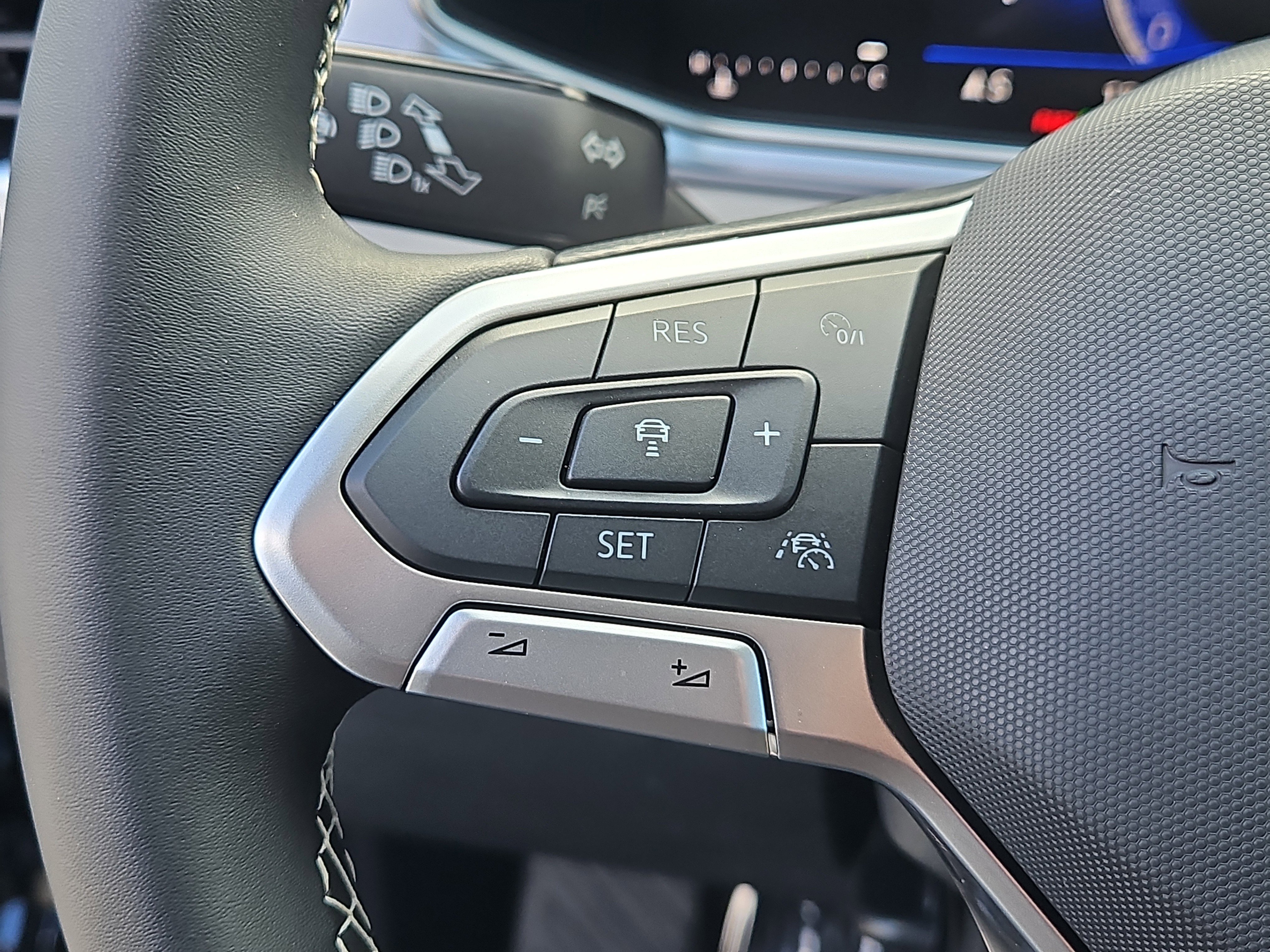 New 2026 Volkswagen Taos SE AWD/4WD image 14