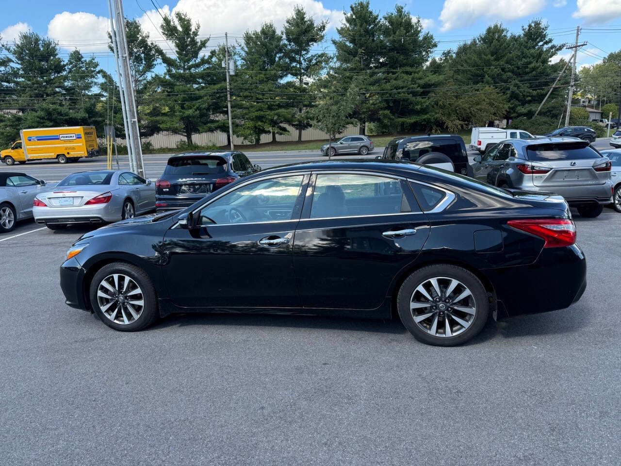 Used 2017 Nissan Altima 2.5 SV w/ Convenience Package FWD image 10