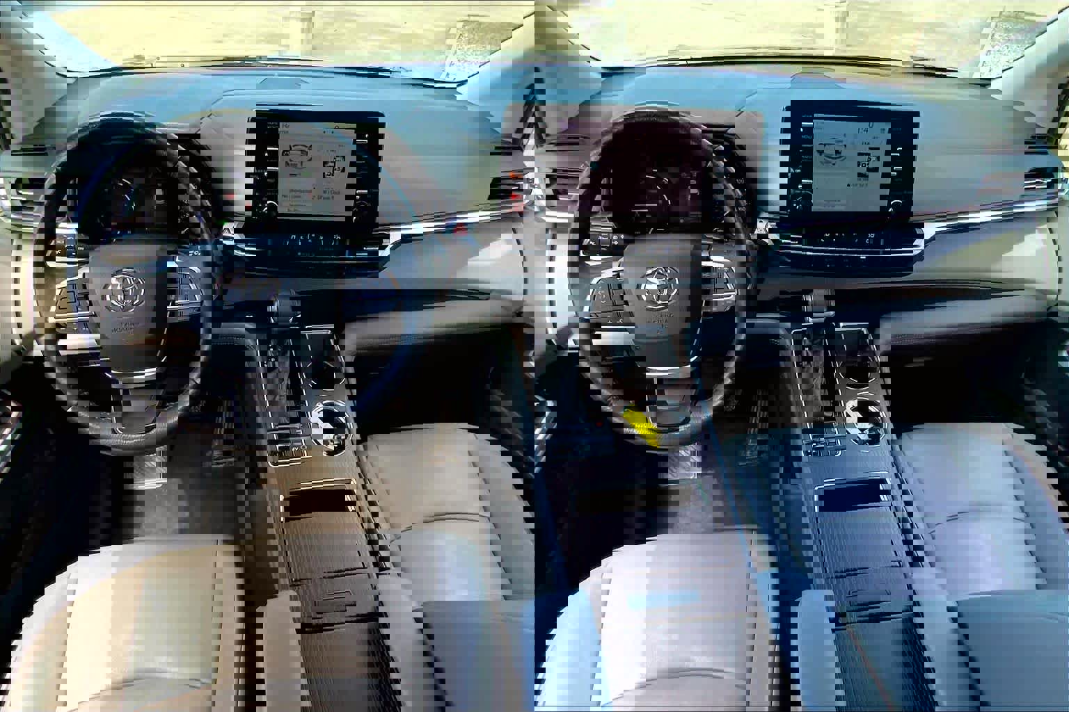 Used 2021 Toyota Sienna XLE image 16