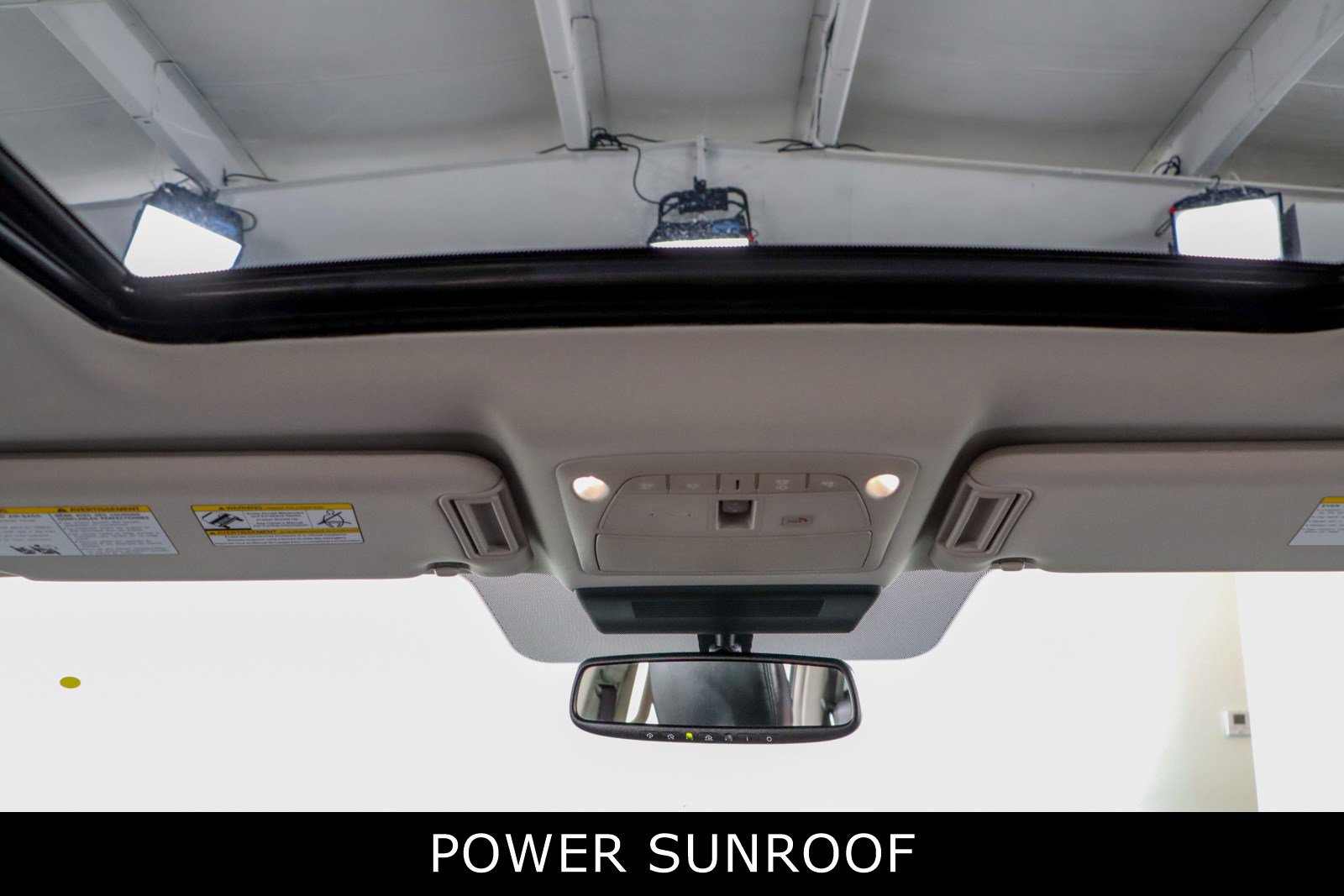 Used 2022 Nissan Armada SL w/ Captain's Chairs Package image 22