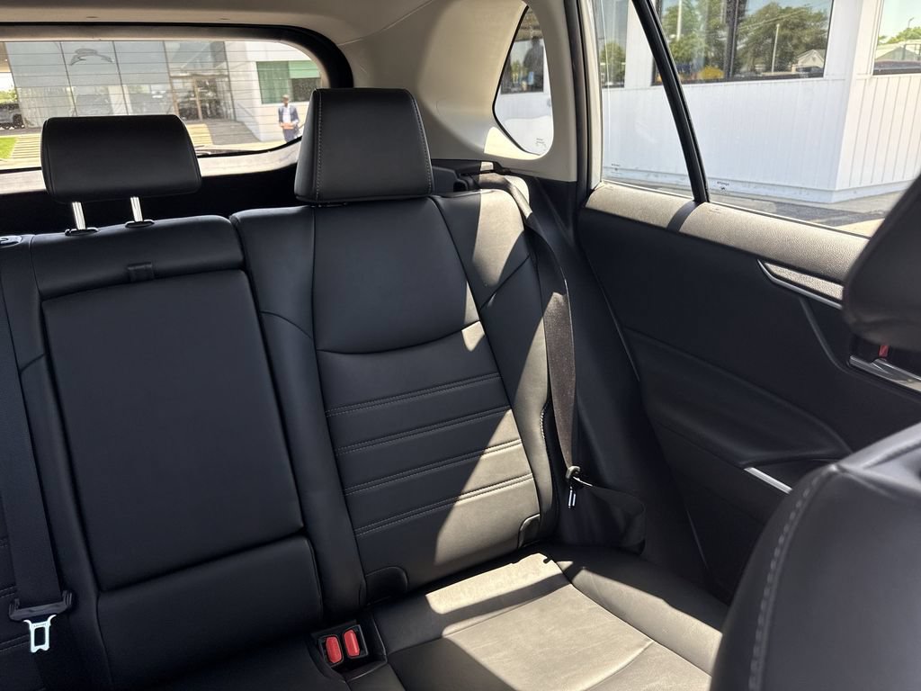 Used 2021 Toyota RAV4 XLE Premium FWD image 3