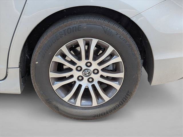 Used 2019 Toyota Sienna XLE FWD image 3