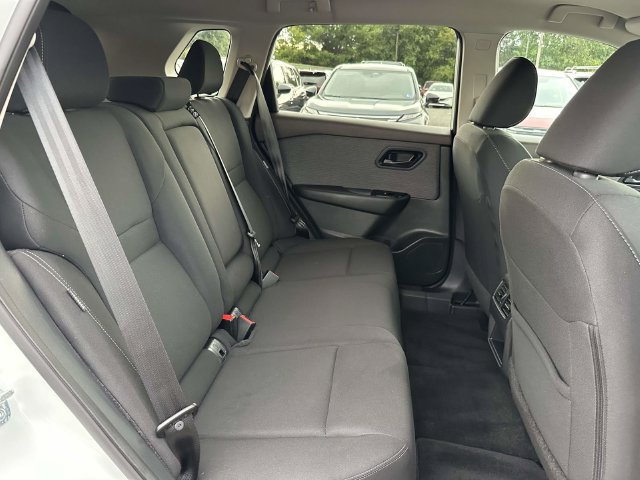 Used 2023 Nissan Rogue S AWD/4WD image 12