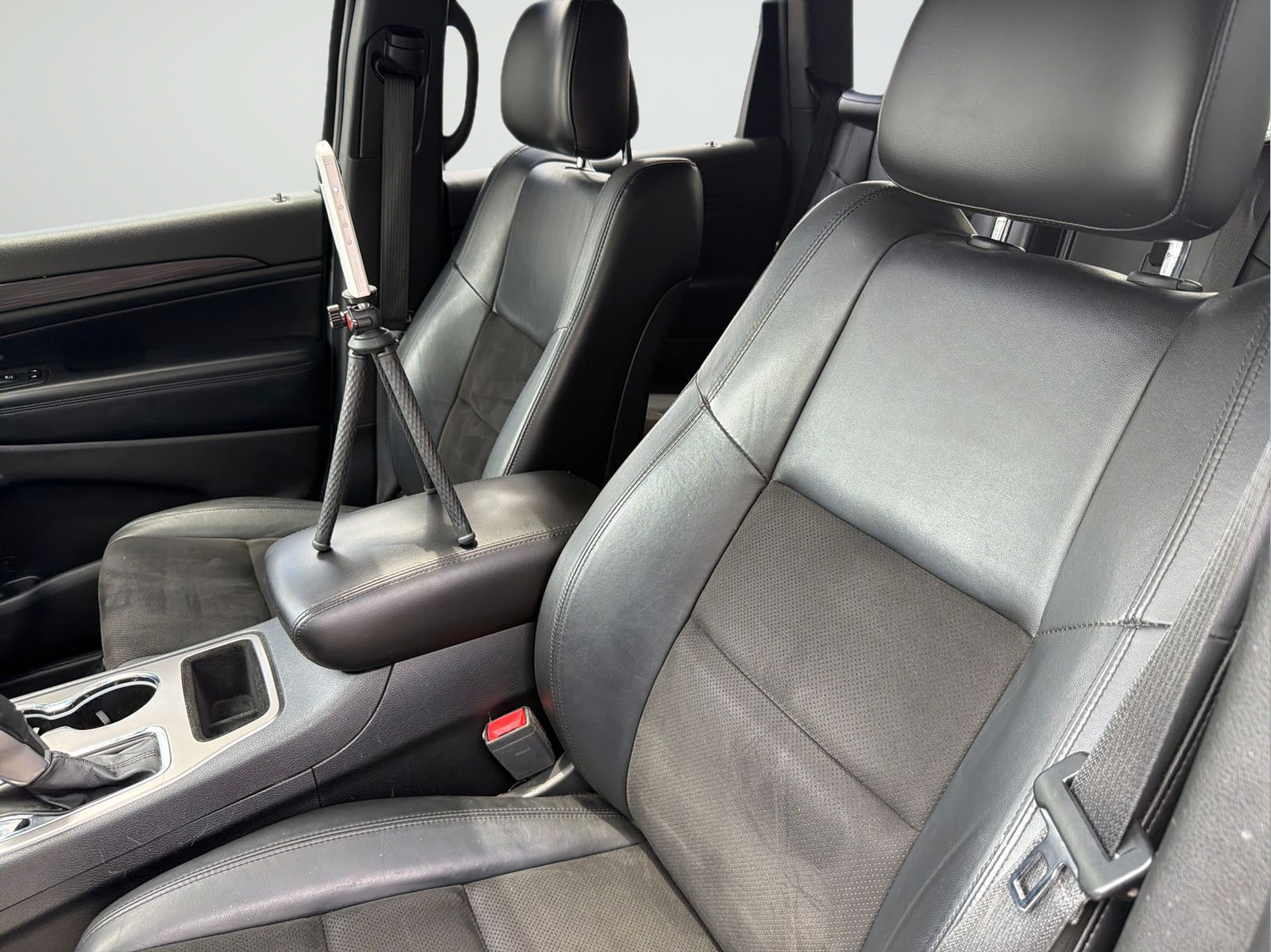 Used 2021 Jeep Grand Cherokee Laredo X RWD image 25