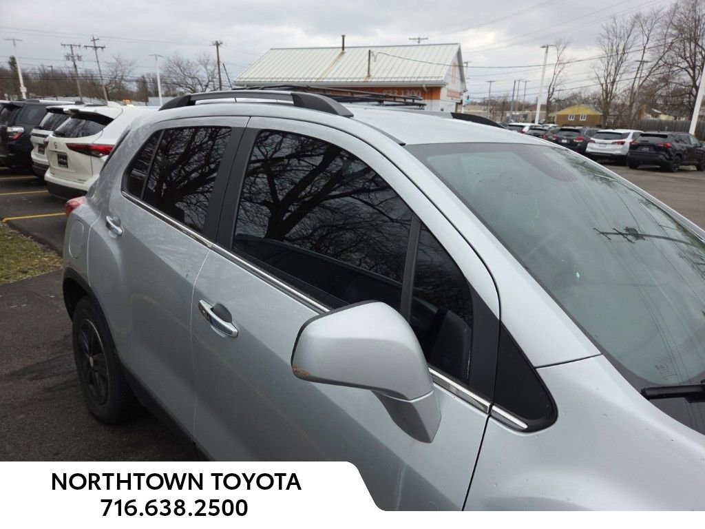 Used 2020 Chevrolet Trax LT w/ LT Convenience Package image 3