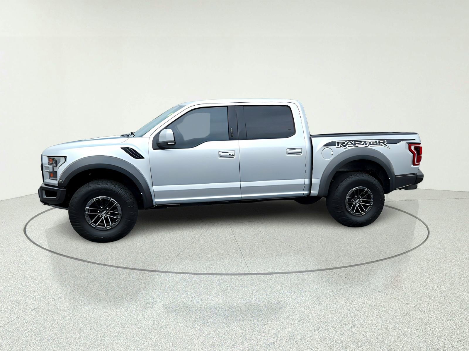 Used 2019 Ford F150 Raptor w/ Equipment Group 802A Luxury AWD/4WD image 3