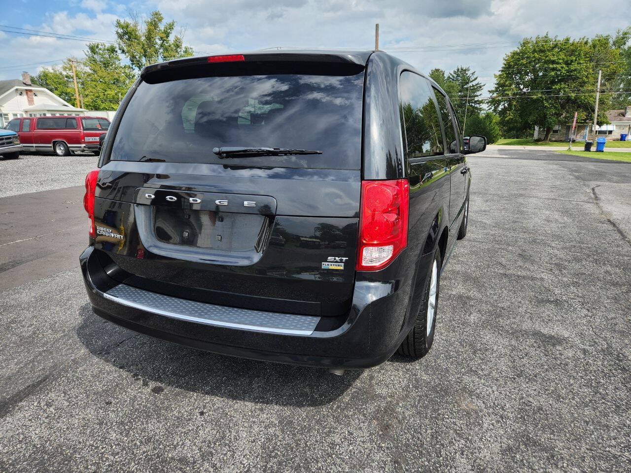 Used 2016 Dodge Grand Caravan SXT FWD image 7