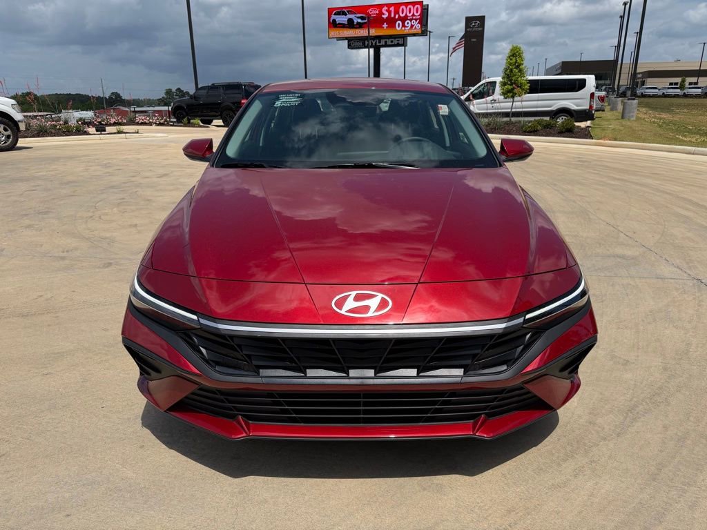 Certified 2025 Hyundai Elantra SE image 8