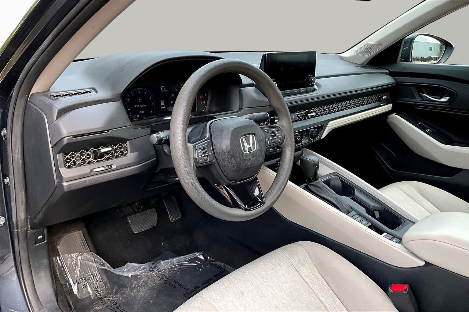 Used 2023 Honda Accord EX image 17