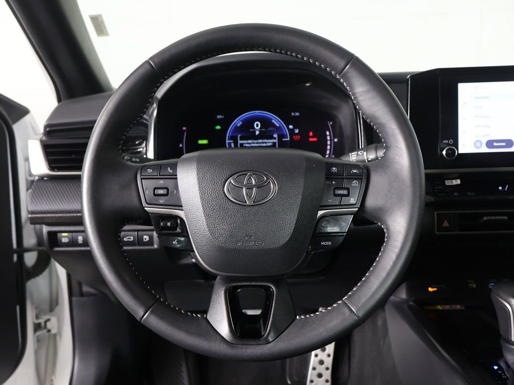 Used 2025 Toyota Camry SE image 34