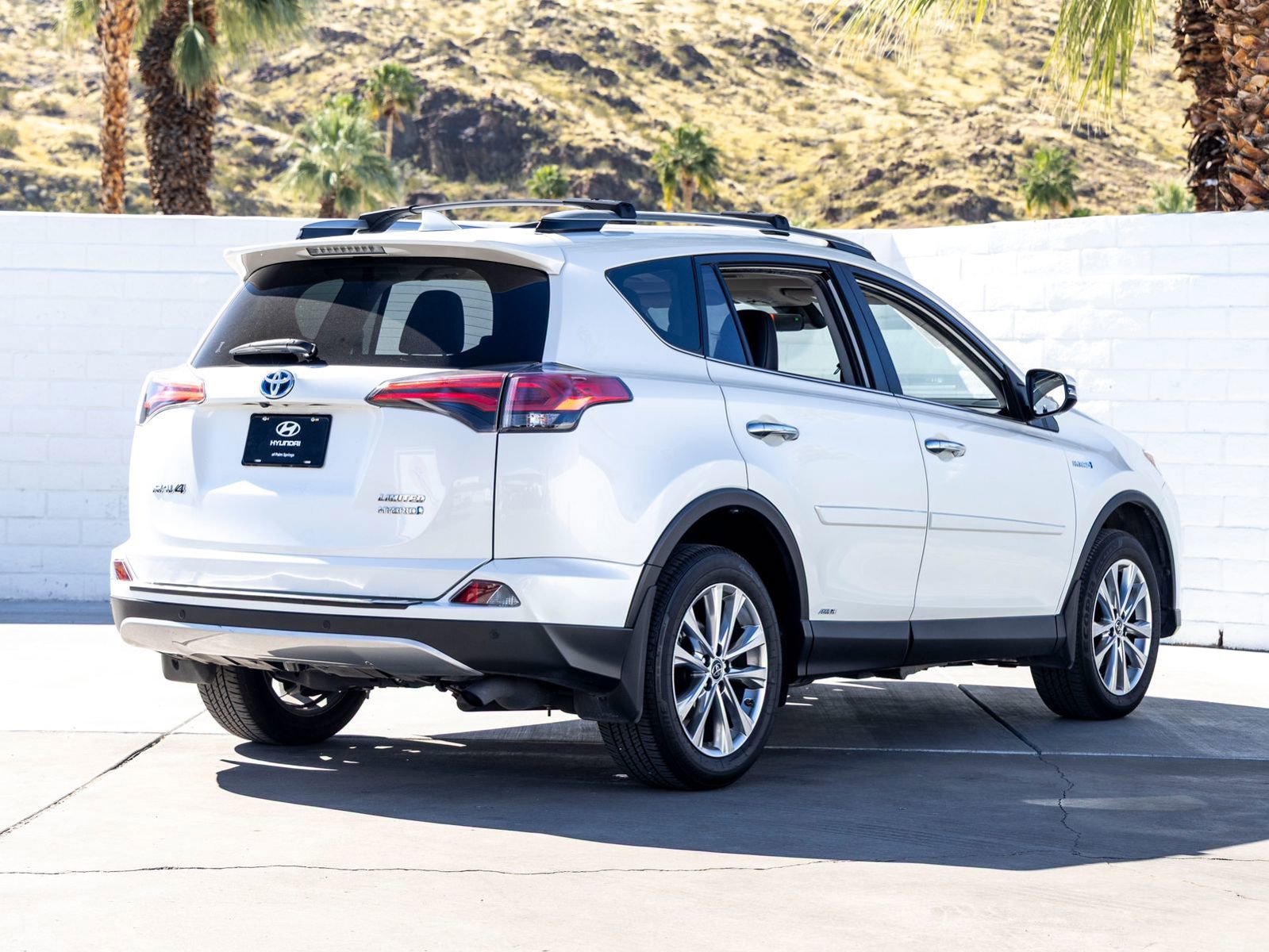 Used 2018 Toyota RAV4 Limited w/ Advanced Technology Package image 10