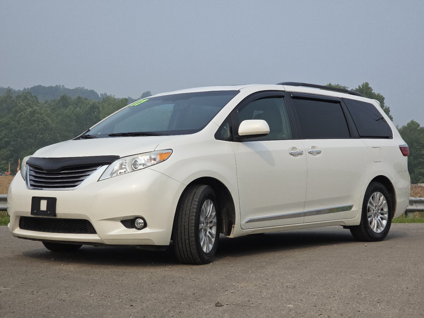 Used 2017 Toyota Sienna XLE FWD image 41