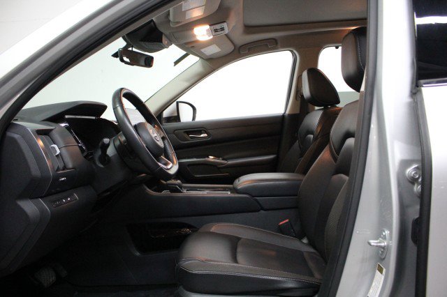 Used 2024 Nissan Pathfinder SL w/ SL Premium Package image 7
