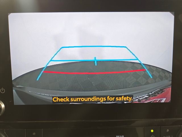 Used 2024 Toyota Highlander LE FWD image 18