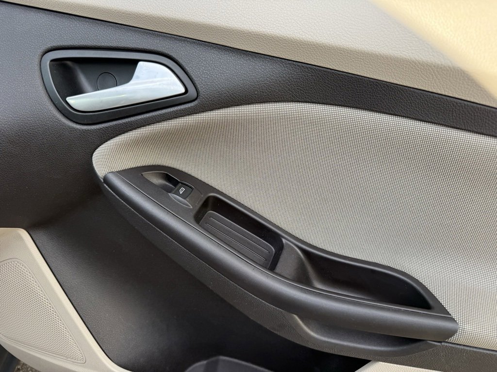 Used 2013 Ford Focus SE image 42