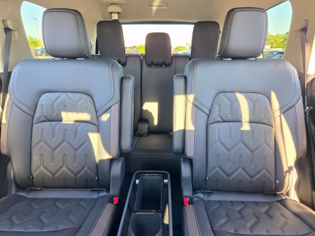 New 2026 Nissan Pathfinder Platinum FWD image 12