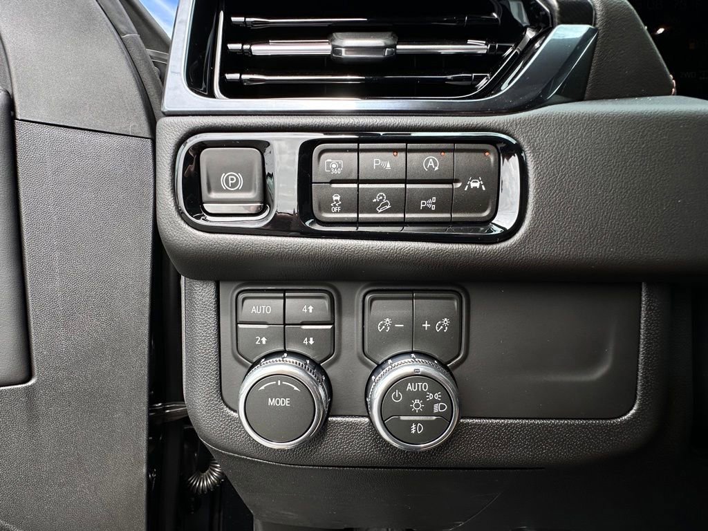 New 2026 GMC Yukon AT4 w/ AT4 Premium Package AWD/4WD image 31
