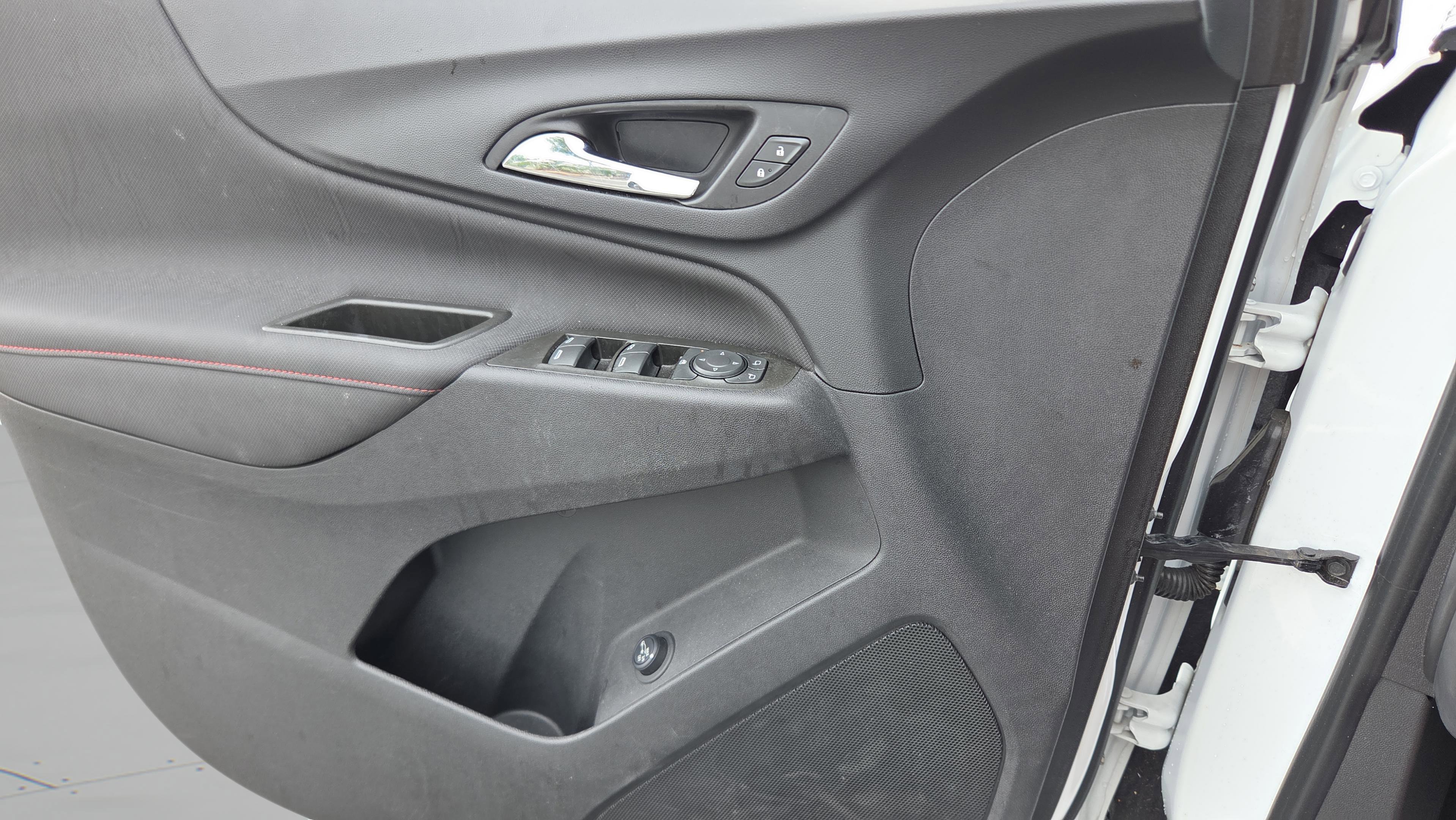 Used 2022 Chevrolet Equinox RS w/ RS Leather Package image 29